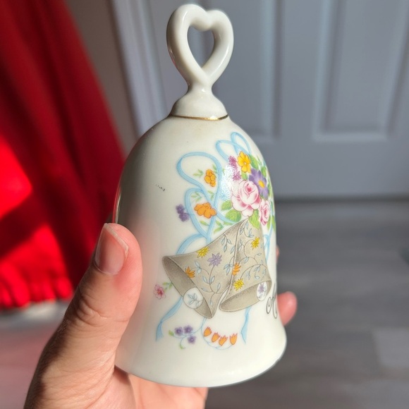 5/$25 ceramic china 25th Anniversary Floral Bell 🔔 - Picture 3 of 6